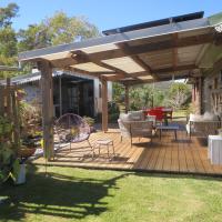 Parties communes avec cuisine au feu de bois.