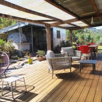 Terrasse pour les repas extérieurs.