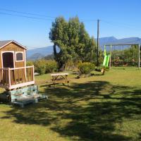 Parties communes avec balançoire et cabanon de lecture ou de repos.