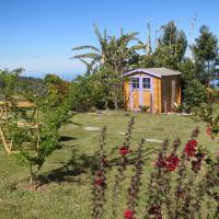 Parties communes avec cabanon de lecture et de repos.